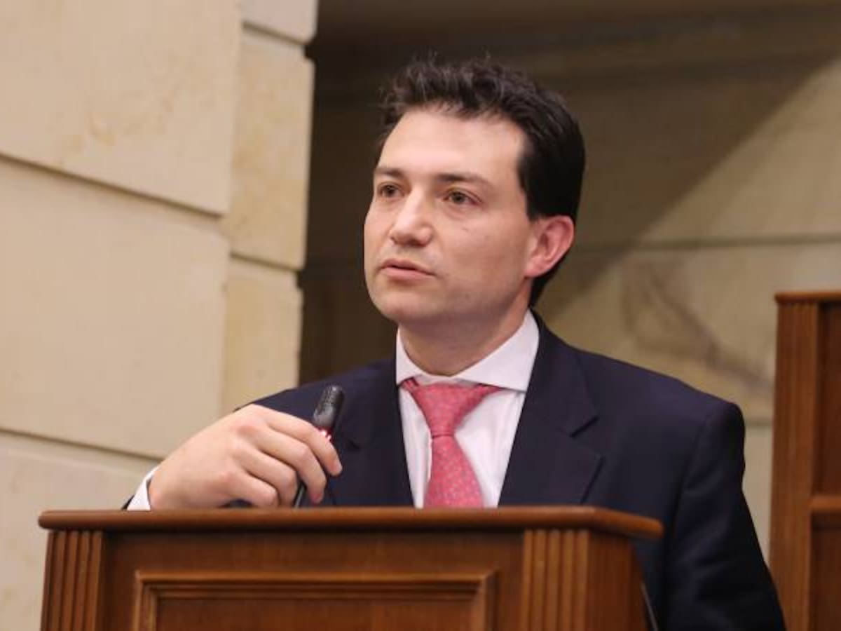 Contralor anuncia vigilancia con lupa a las 4G