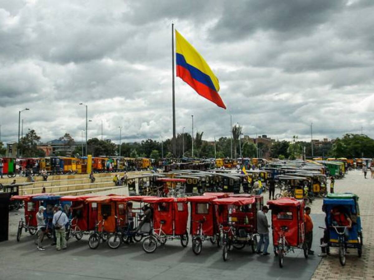 Alcaldía de Bogotá apoya la reglamentación a bicitaxistas