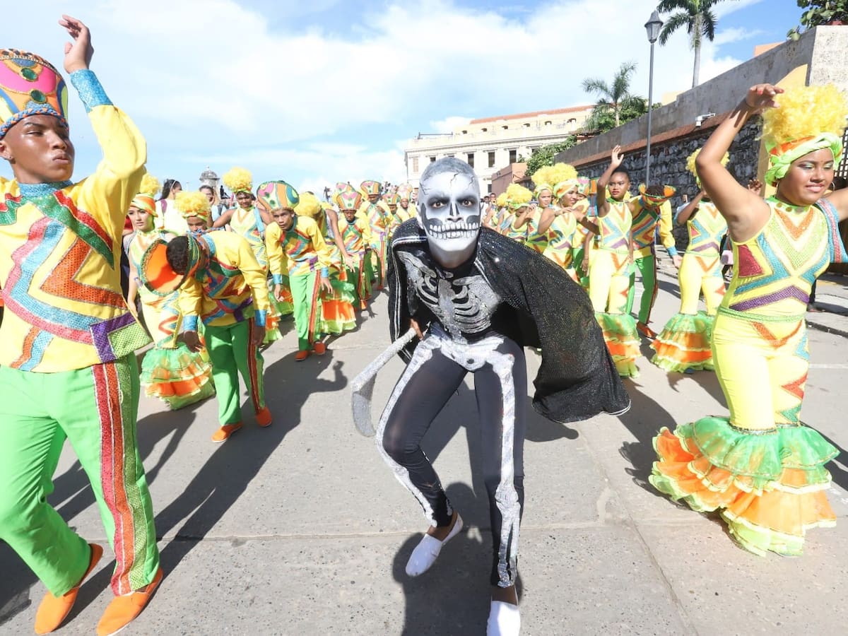 Más de 60 colegios brindaron un colorido Desfile Estudiantil en Cartagena