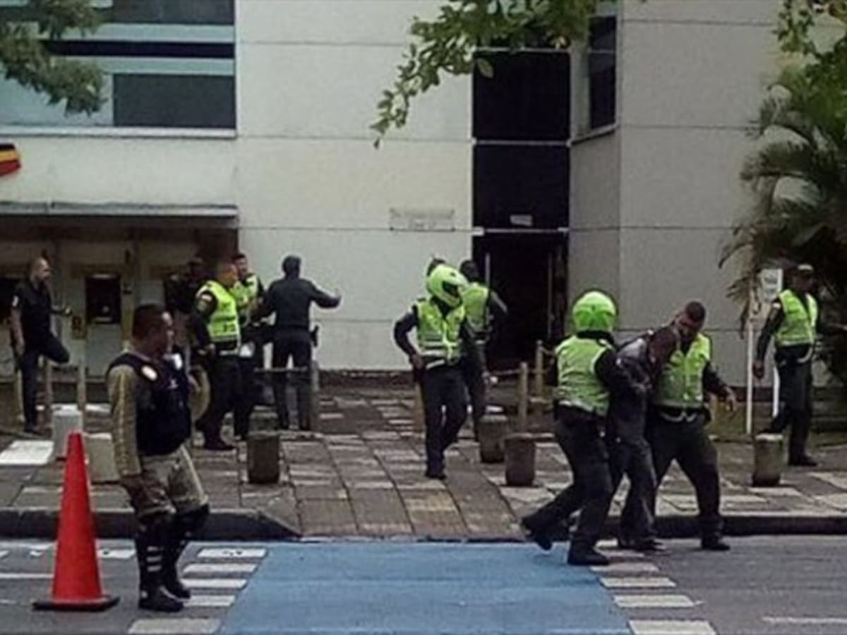 Delincuente fue herido en una toma de rehenes en un banco de Cali