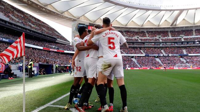 Plantel del Sevilla durante un partido contra el Atlético de Madrid el pasado 7 de marzo.