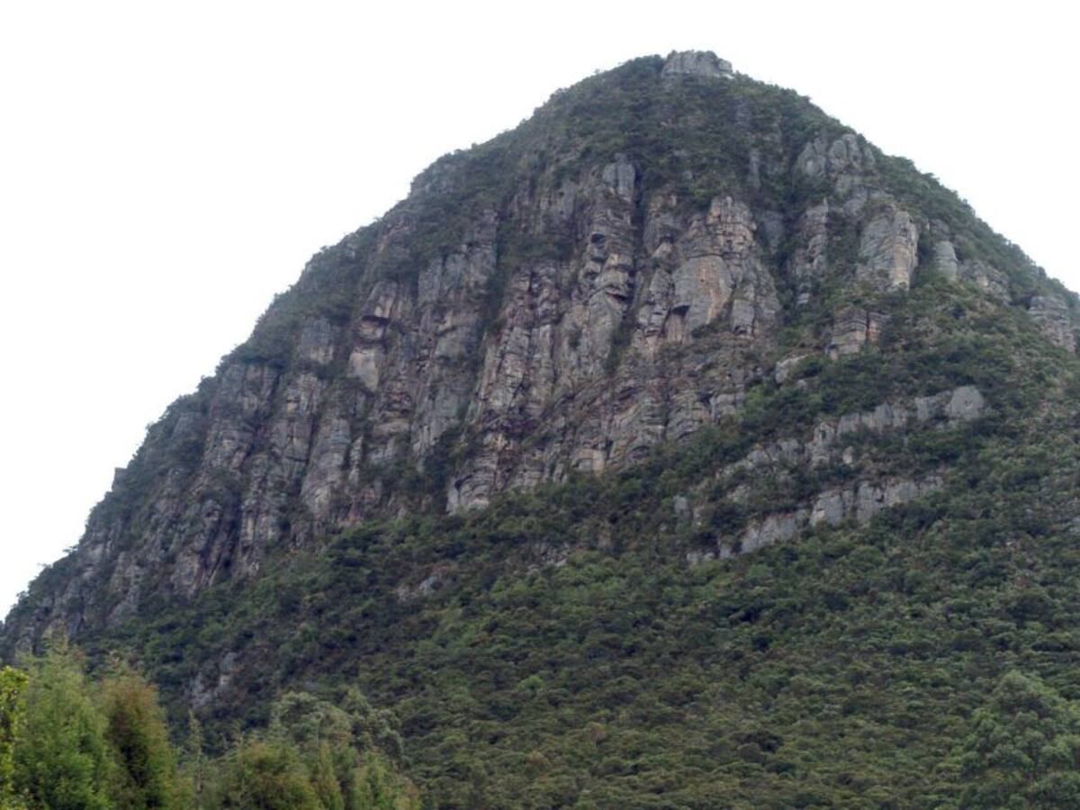 Autoridades decretan alerta ambiental en la Peña de Juaica, Cundinamarca