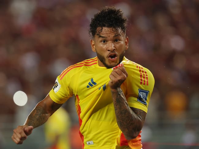 Luis Suárez festeja uno de sus cuatro goles ante Venezuela. (Photo by Edilzon Gamez/Getty Images)