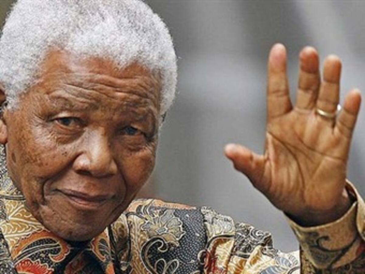 Mandela es dado de alta tras pasar más de dos semanas hospitalizado