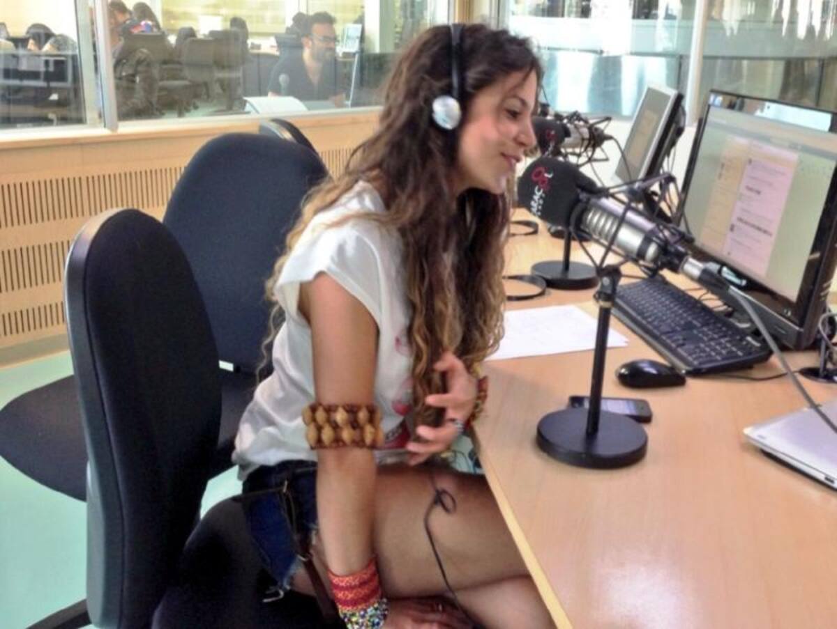Duina del Mar presenta en Caracol Radio su nueva canción junto a Cabas, Besarte la boquita.