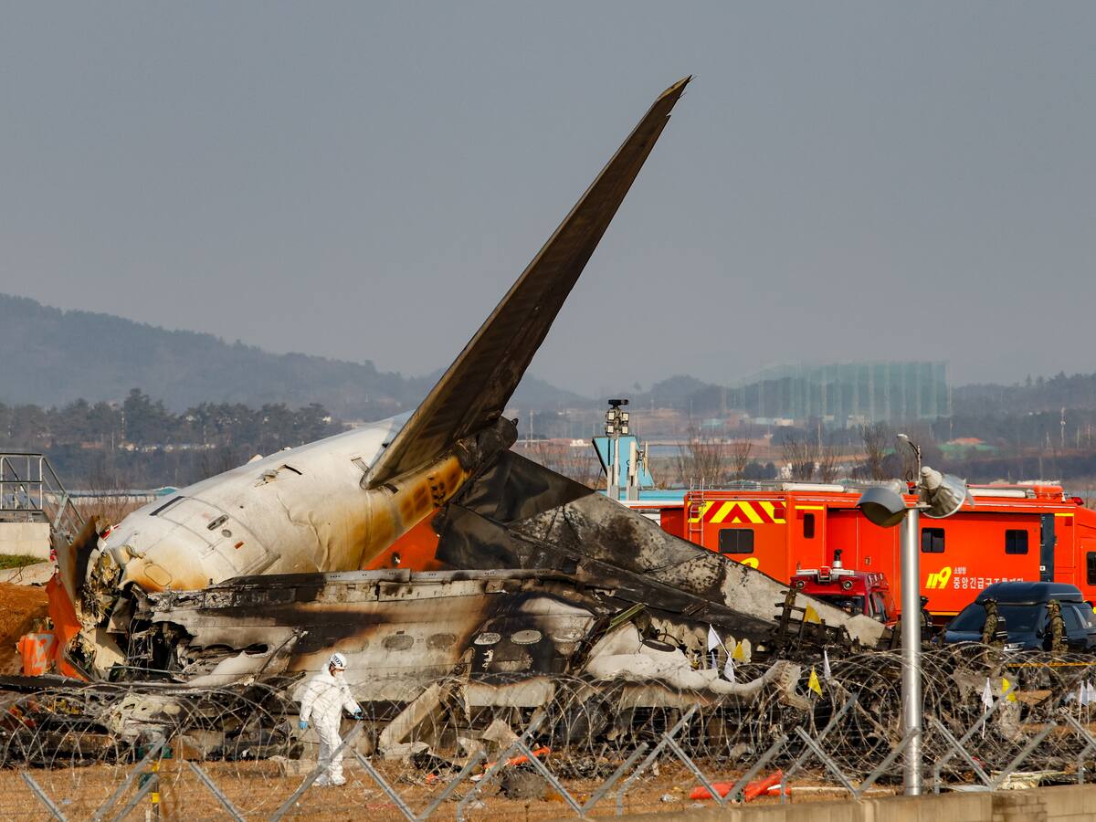 Las dudas que dejó el accidente aéreo en Corea del Sur: ¿Por qué había un muro al final de la pista?
