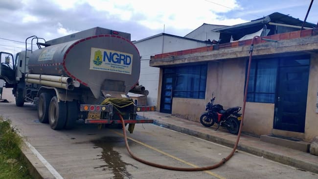 Sequía prolongada obliga a llevar agua en carrotanques a veredas del municipio