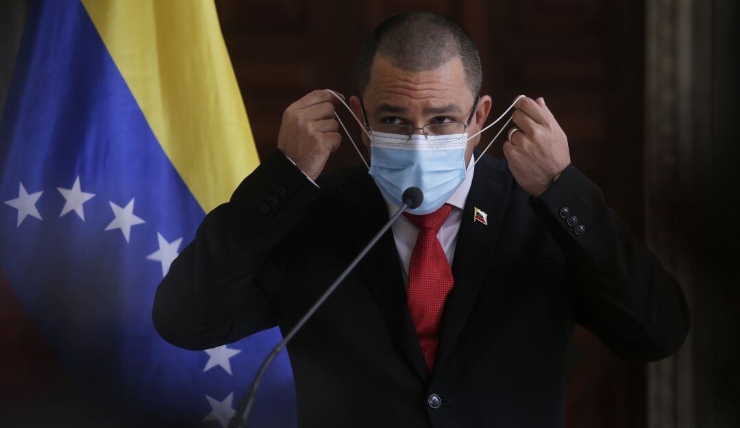 El canciller Jorge Arreaza envió la documentación a la fiscal de la Corte Penal Internacional, Fatou Betsouda.