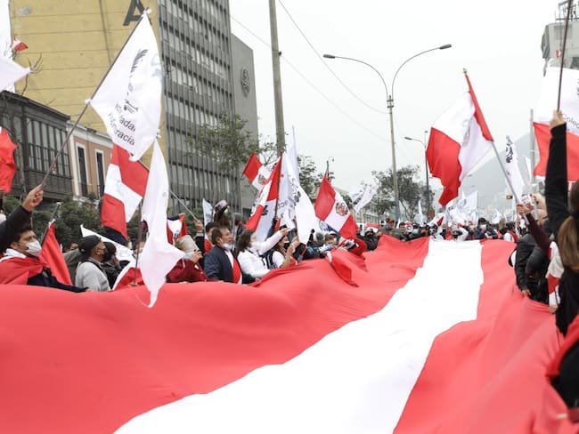 Manifestantes en Perú 