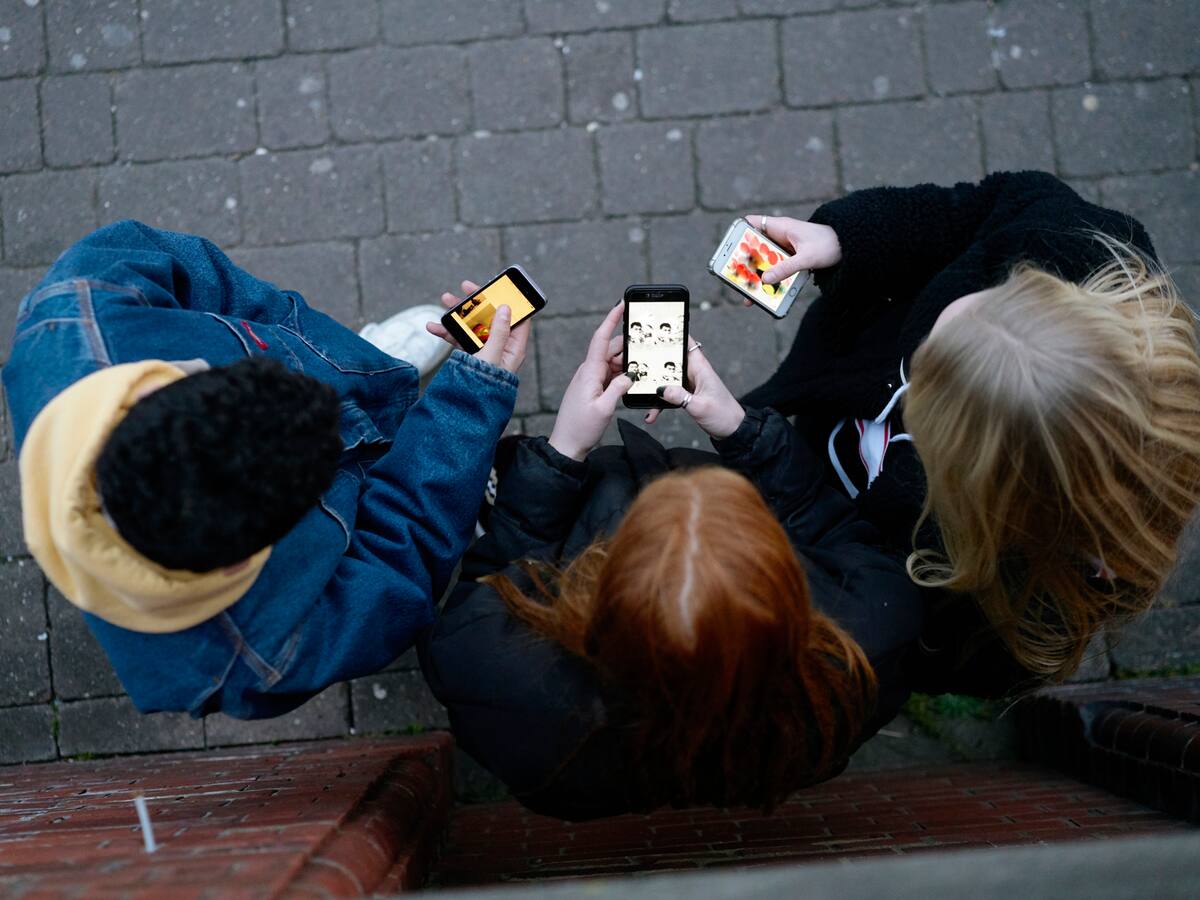 ¿Pubertad precoz por la luz del celular?