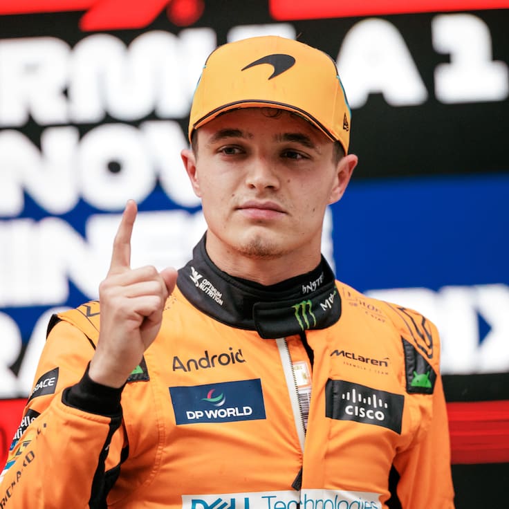 Shanghai (China), 19/04/2024.- McLaren driver Lando Norris of Britain poses after claiming pole position in the Sprint Qualifying ahead of the Formula One Chinese Grand Prix, in Shanghai, China, 19 April 2024. The 2024 Formula 1 Chinese Grand Prix is held at the Shanghai International Circuit racetrack on 21 April after a five-year hiatus. (Fórmula Uno, Reino Unido) EFE/EPA/ALEX PLAVEVSKI