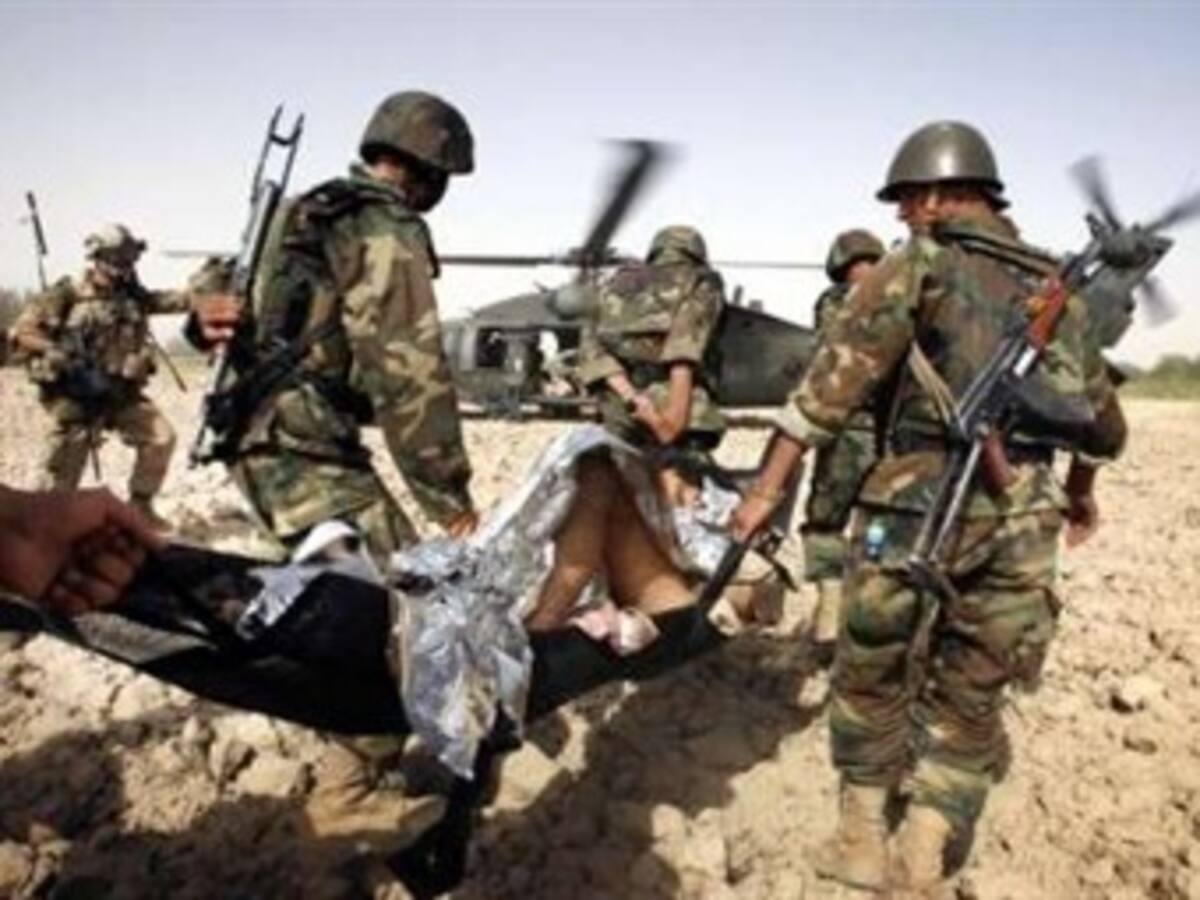 Doce civiles y 6 miembros de la OTAN mueren en un atentado suicida en Kabul