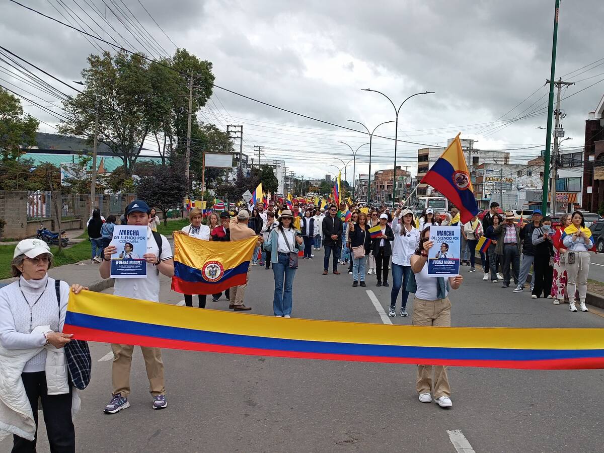 Tunja marchó por la paz de Colombia, la vida y la salud de Miguel Uribe Turbay