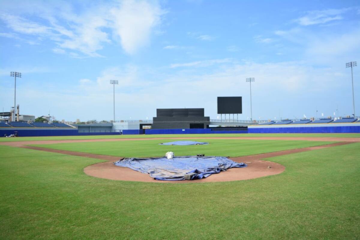 Estadio de fútbol Romelio Martínez. 