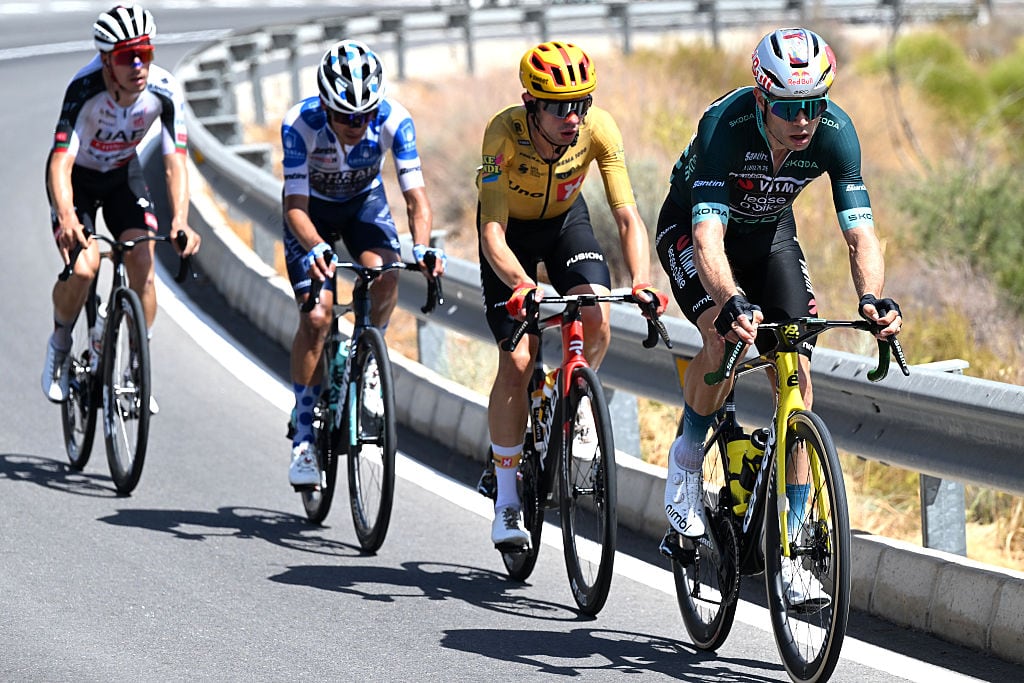 Van Aert gana la etapa 13 y Buitrago defiende su liderato en la montaña de la Vuelta a España (Photo by Tim de Waele/Getty Images)