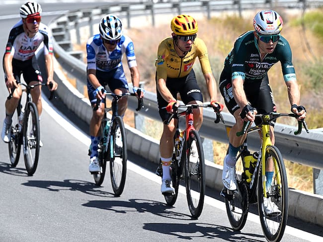 Van Aert gana la etapa 13 y Buitrago defiende su liderato en la montaña de la Vuelta a España (Photo by Tim de Waele/Getty Images)