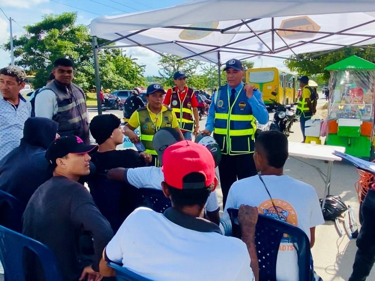 Con Unidad Móvil del Simit, DATT llevó oferta institucional al barrio El Pozón