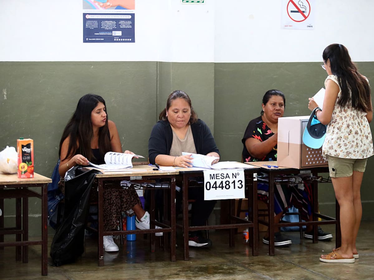 Tras más de 20 días de las elecciones en Perú, la revisión de actas observadas llega al 95 %