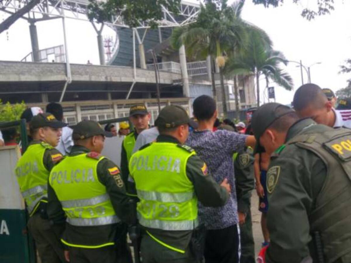 Sin alteraciones del orden avanza el ingreso de los hinchas al estadio Hernán Ramírez Villegas