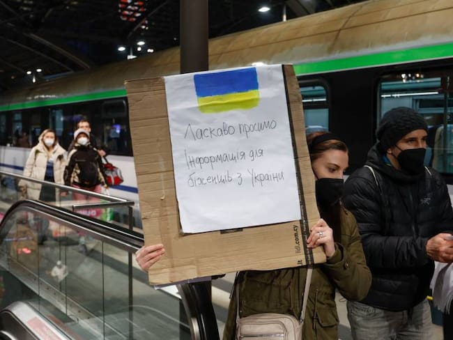 Ofrecimiento de ayuda a ucranianos que llegan a Polonia.                   Foto: Getty 