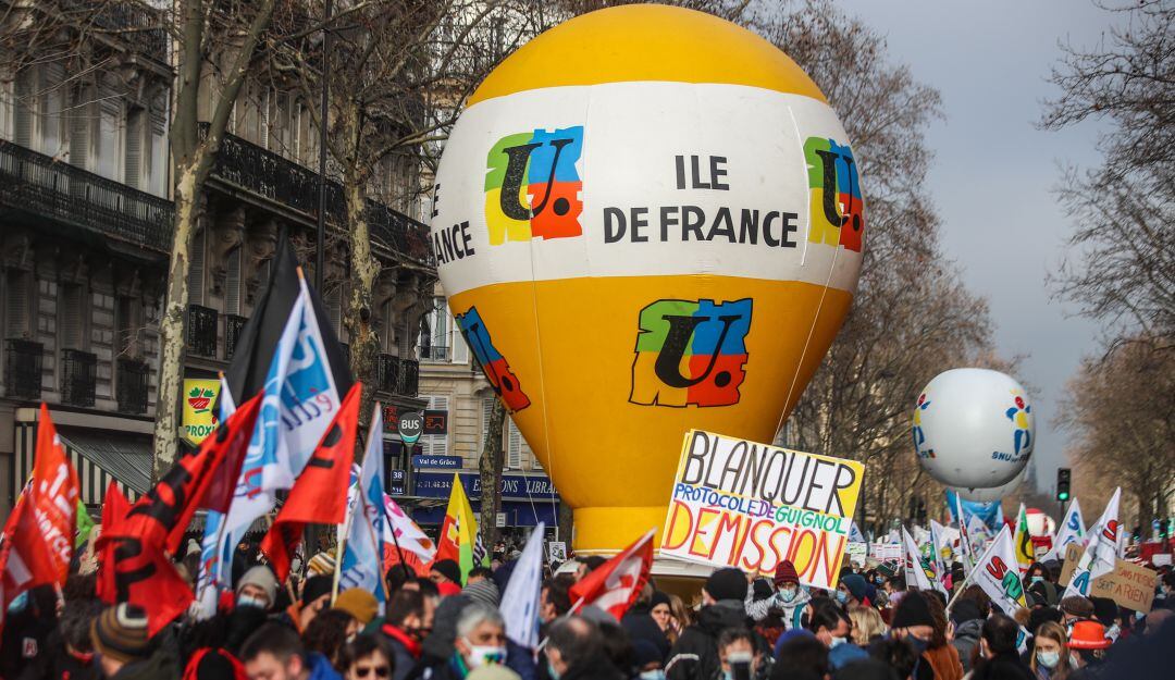 Los profesores franceses van a la huelga contra las "erraticas" normas covid