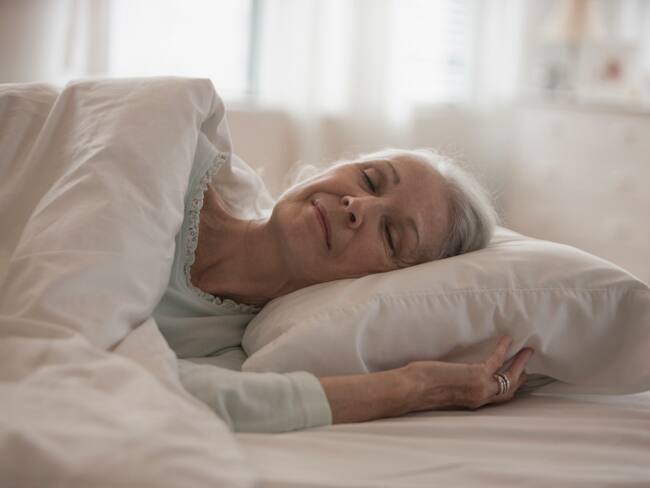 Sueño profundo en adultos mayores/ Gettyimagenes