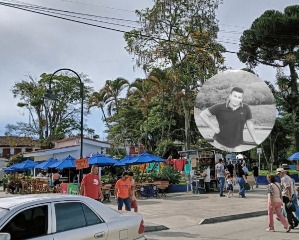 En pleno parque del municipio de Circasia, Quindío fue asesinado el exconcejal Carlos Andrés Sierra. Foto: Adrián Trejos/redes sociales