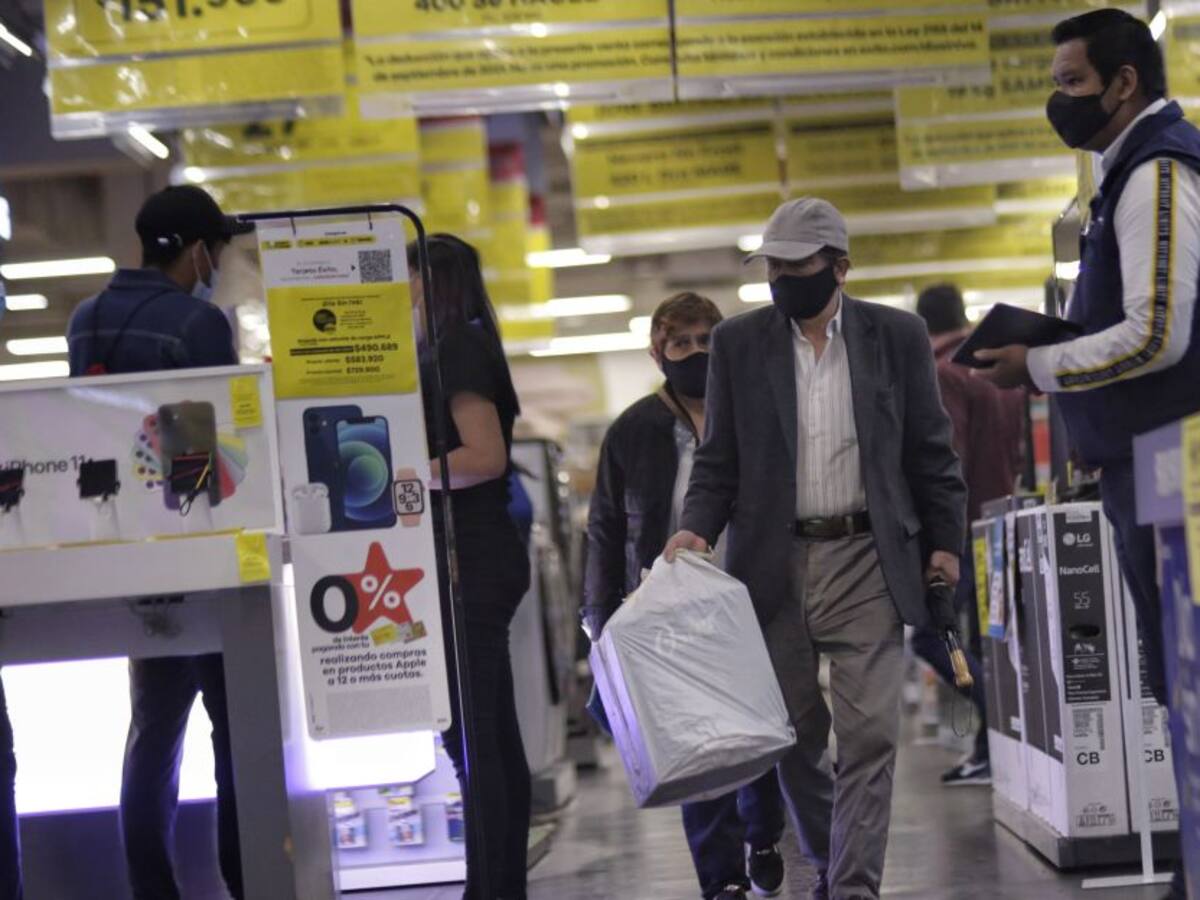 Comercio preparado para la realización este viernes del primer día sin IVA