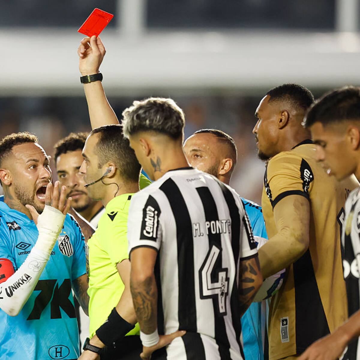 Neymar es expulsado con Santos, tras volver de su larga lesión