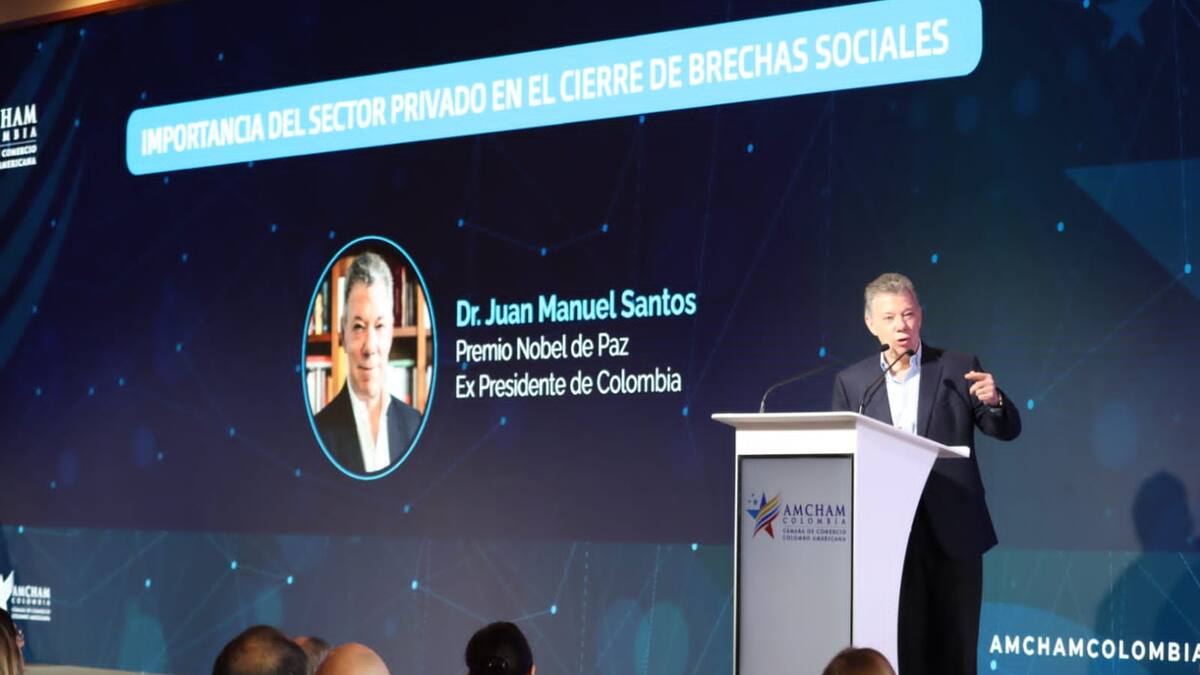 Expresidente Santos respalda actual sistema de salud colombiano