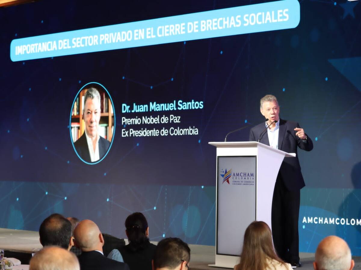 Expresidente Santos respalda actual sistema de salud colombiano