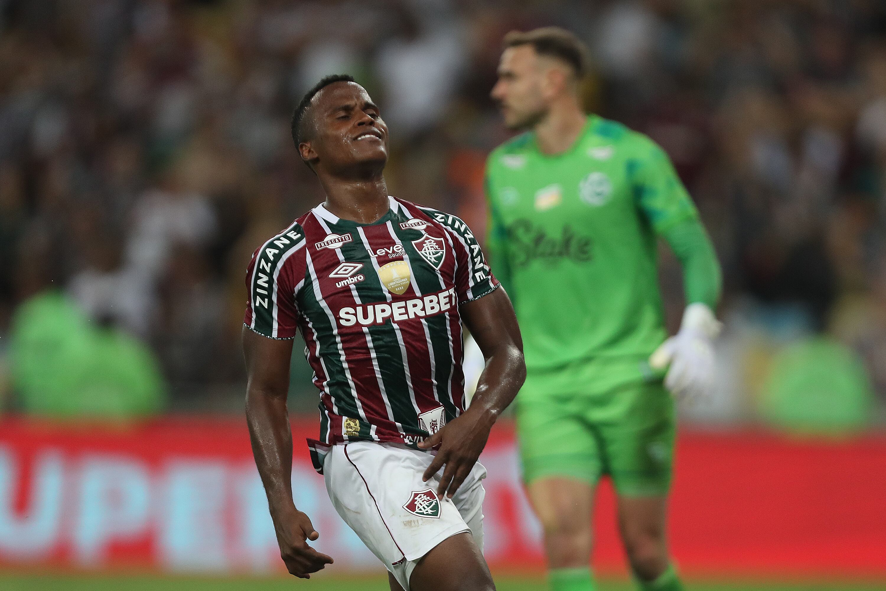 RIO DE JANEIRO, BRAZIL - AUGUST 7: Jhon Arias of Fluminense reacts after missing a goal during the match between Fluminense and Juventude as part of Copa do Brasil 2024 at Maracana Stadium on August 7, 2024 in Rio de Janeiro, Brazil. (Photo by Wagner Meier/Getty Images)
