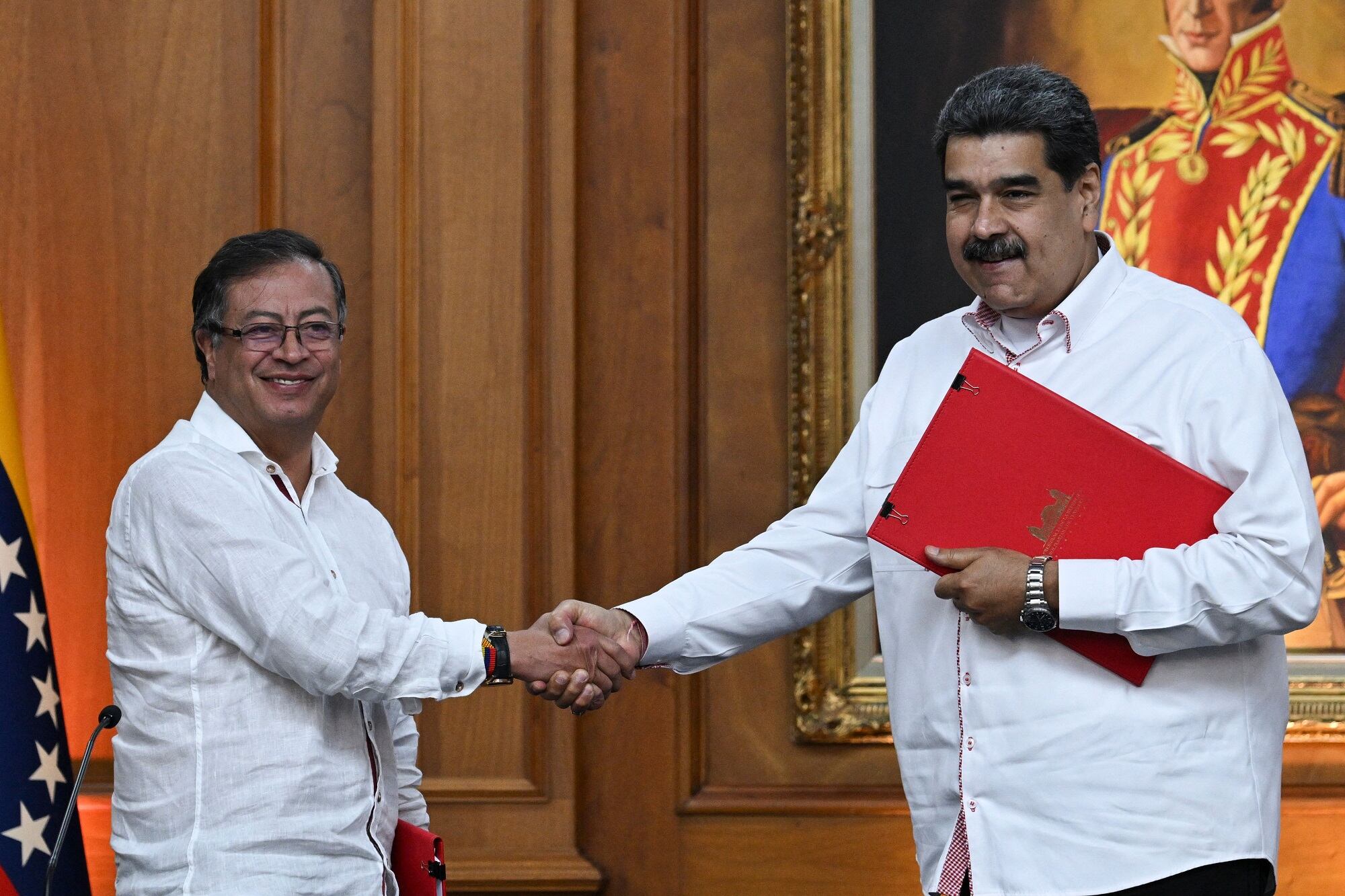 Gustavo Petro y Nicolás Maduro. (Photo by FEDERICO PARRA/AFP via Getty Images)