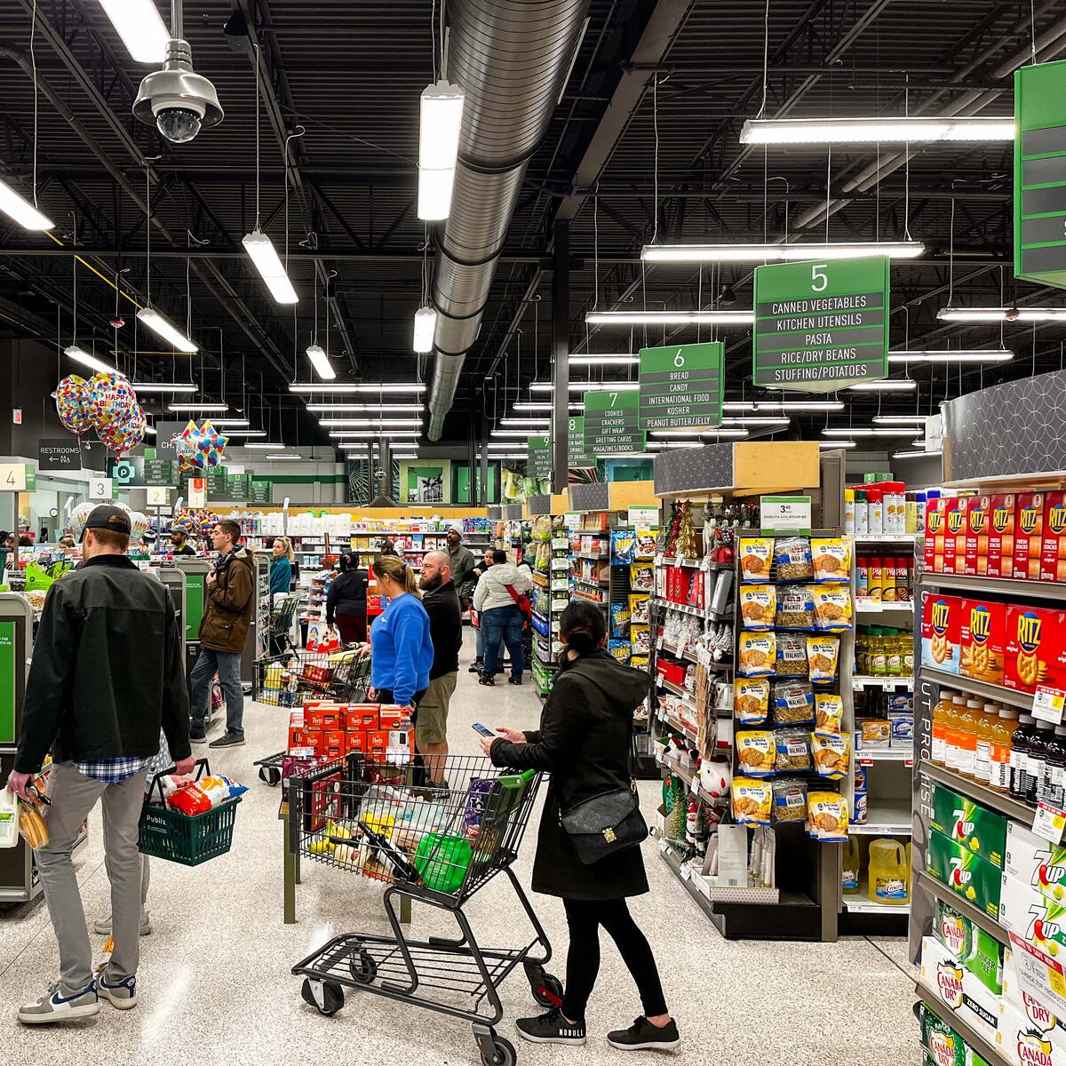 Economía de EE.UU. creció 2,1% en 2022, pero continúan los temores de una recesión