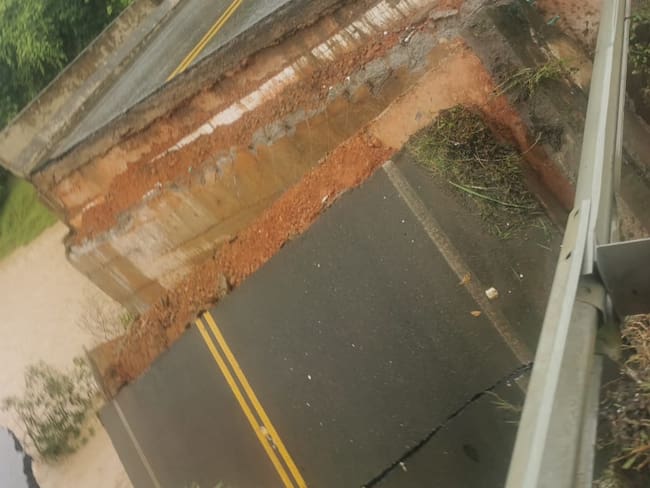 Por caída de puente está cerrada la vía Urabá Montería