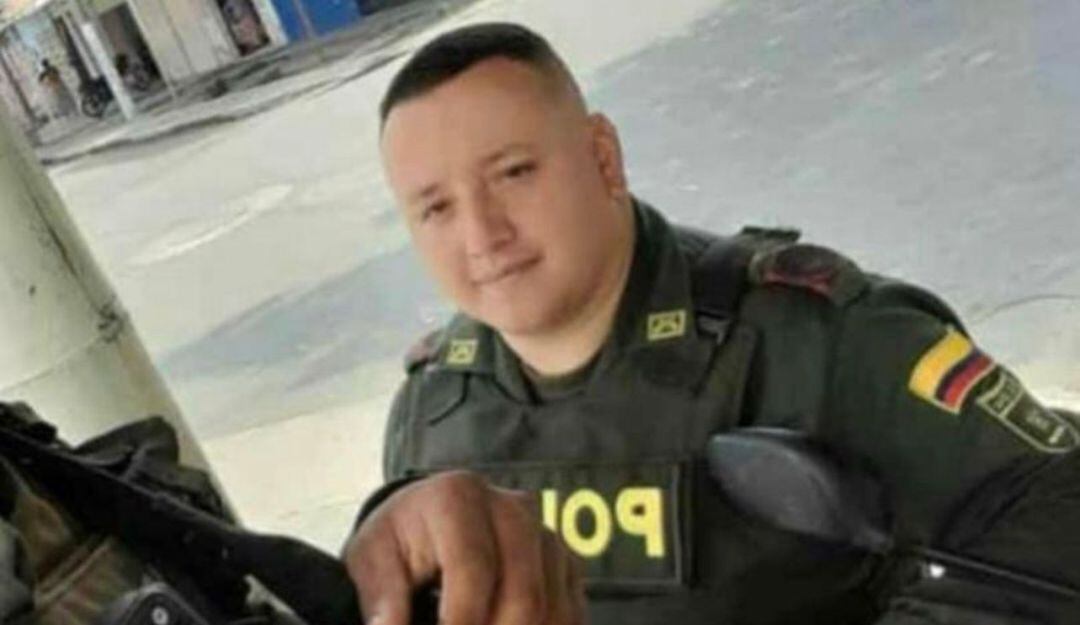 En medio de operativos realizados por más de 100 uniformados se entregaron los dos presuntos responsables del homicidio de un patrullero de la Policía Nacional en el municipio de Villa Rica