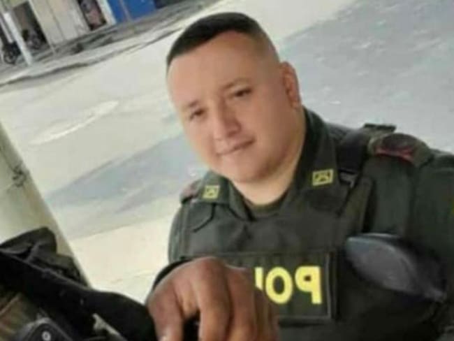 En medio de operativos realizados por más de 100 uniformados se entregaron los dos presuntos responsables del homicidio de un patrullero de la Policía Nacional en el municipio de Villa Rica