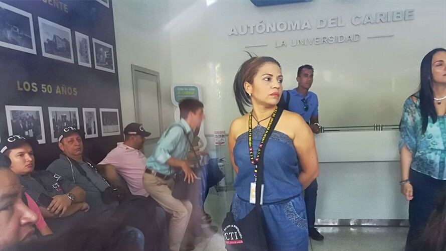 Agentes del CTI de la Fiscalía hacen presencia en la Universidad Autónoma del Caribe. Foto: W Radio