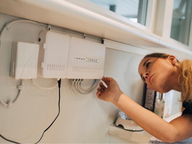 Este es el electrodoméstico que interrumpe su conexión de wifi sin que se de cuenta