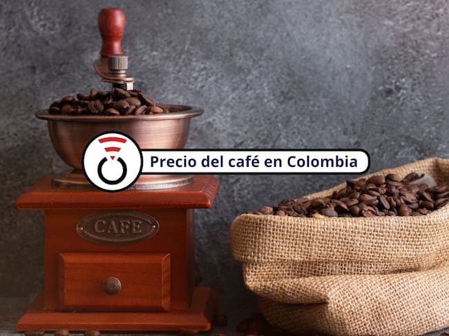 De fondo: A la derecha hay una bolsa con granos de café y a la izquierda una máquina para molerlos (Crédito: Getty Images)