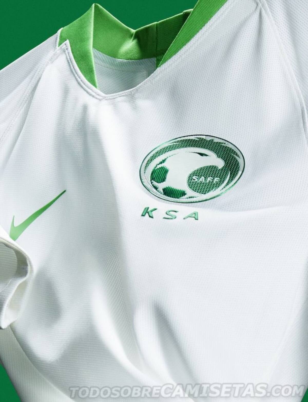 Arabia Saudita será vestida por la empresa norteamericana Nike. En esta edición se usará el nuevo escudo, mientras que el logo viejo de la federación de fútbol de Arabia Saudita se ubicará en la parte de atrás del cuello.
