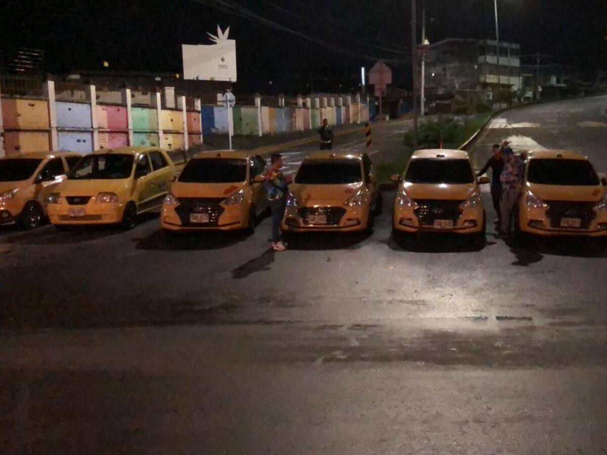 Con concentraciones inició el paro de taxistas en diferentes puntos de Armenia