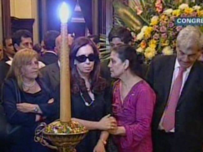 Cristina Kirchner asistió al velatorio de Leonardo Favio en el Congreso de Argentina