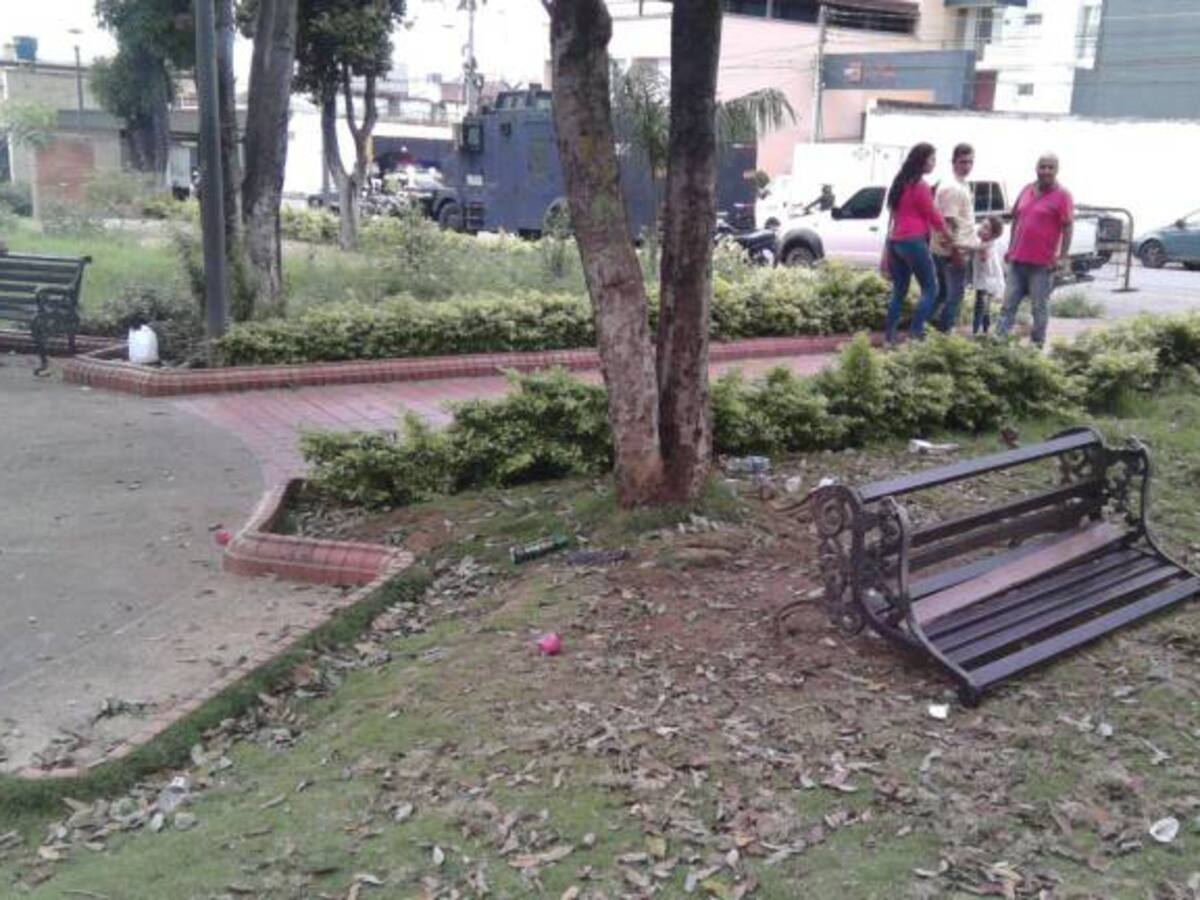 Se roban hasta las bancas del parque Centenario en el centro de Bucaramanga