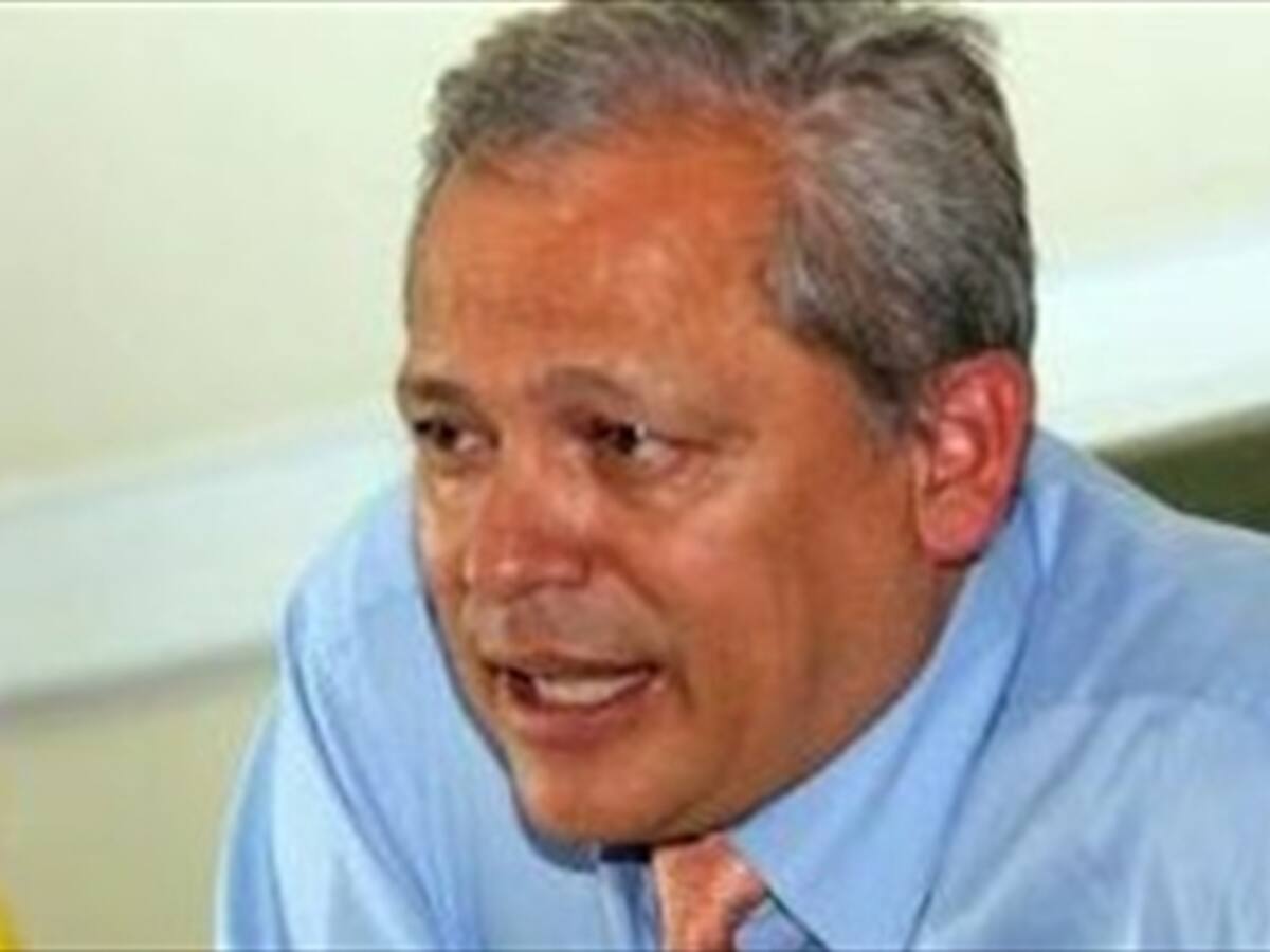 Conservatismo pide a Arias regresar al país