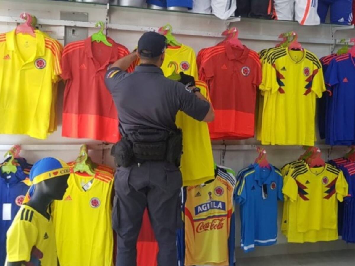 Por “chiviar” camisetas de la selección Fiscalía incautará edificio