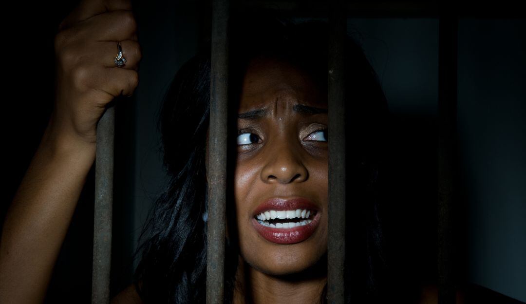 Embarazadas terminaron 2 reclusas tras tener relaciones con otra detenida