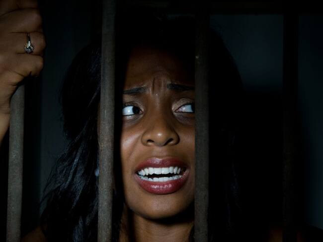 Embarazadas terminaron 2 reclusas tras tener relaciones con otra detenida