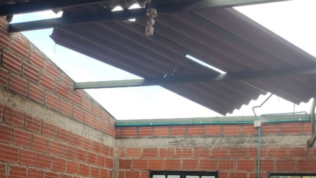 Fuertes vientos dejan sin techo una vivienda en Aranzazu