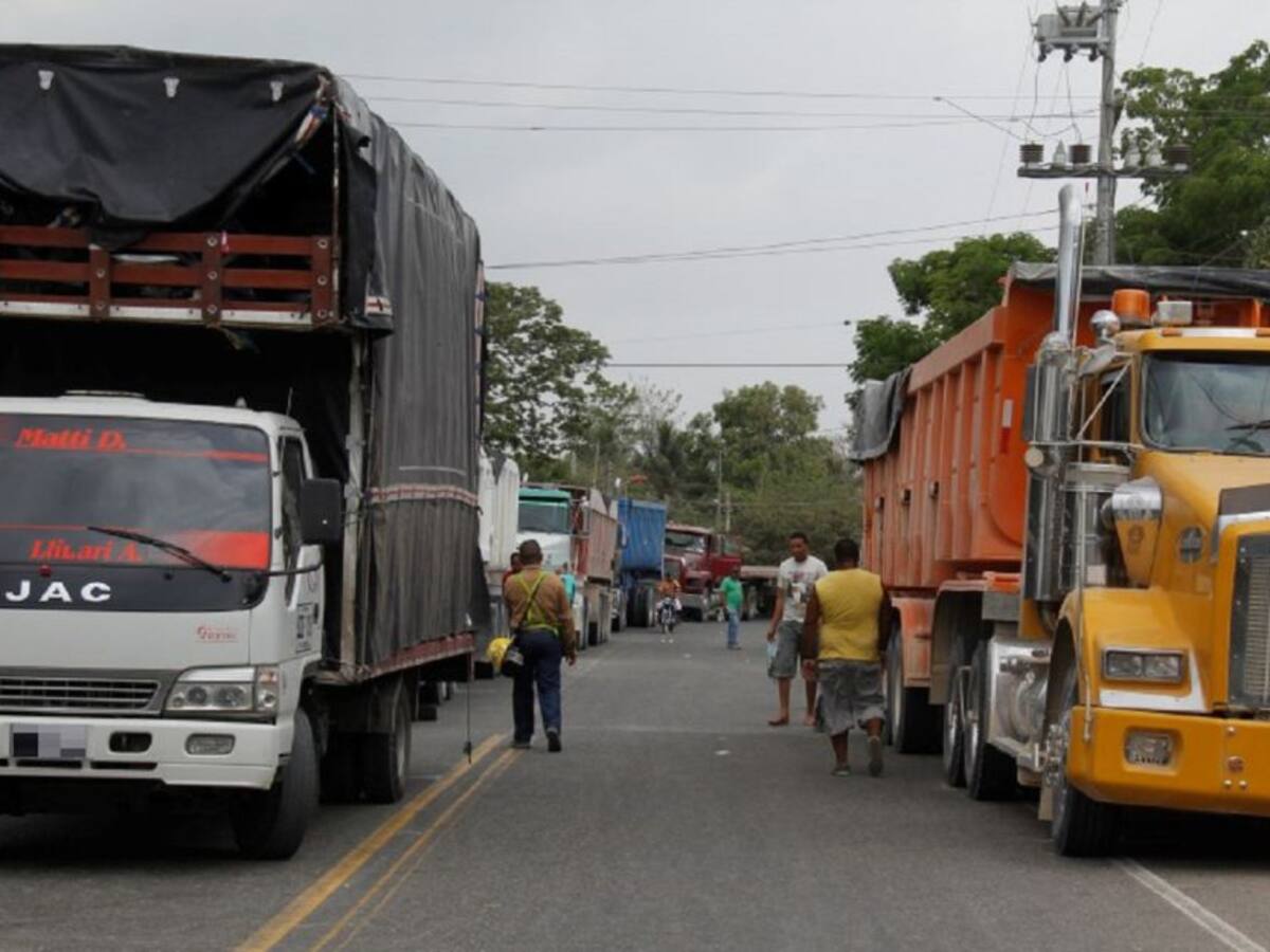 Falleció mototaxista al chocar contra una tractomula en Bolívar